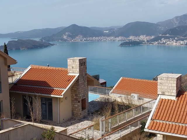 Karadağ ( Montenegro ) Budva'da Satılık Budva Körfezi Manzaralı 3+1 Villa